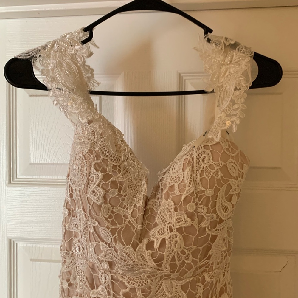 White lace floor length gown - Picture 3 of 3